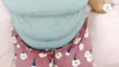 Indian Desi Jija Sali Sex Viral Video In Oyo Hotel Room Hindi audio.