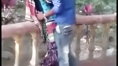 Outdoor Desi mms clip of slim Indian gal caught kissing her lover