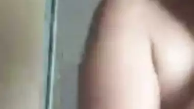 Naked aunty in apartment making video for secret lover