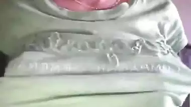 Pakistani wifehowing tits to net friend