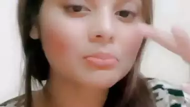 Beautiful big melons showing desi girl selfie viral clip