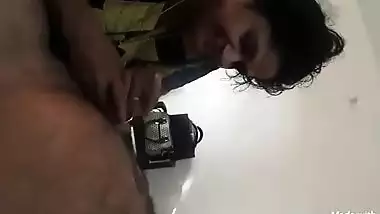 Desi aunty sucking cock