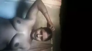 Exclusive- Desi Horny Bhabhi Strip Her Cloths And Sucking Her Boobs Selfie Record For Lover