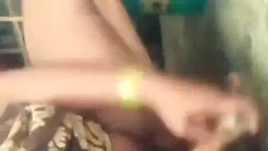 Desi Bhabhi from Indian country dildoes pussy in XXX video for MMS fans