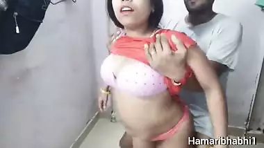 Indian Desi Hot Bhabhi Devar Ki Hindi Me Baat Karte Hue Chudai. Indian Desi Hindi Talking BF Video.