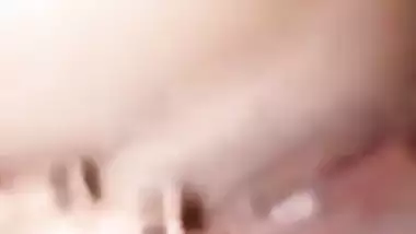 Good-looking Desi chick shows her sweet XXX pussy in solo MMS video
