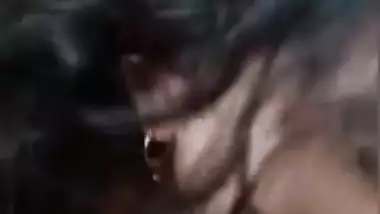 Nude Desi cock lover gives a XXX blowjob and looks into camera MMS