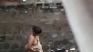Desi aunty nude captured on while bath on outdoor, for your pleasure