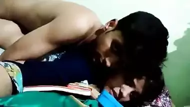 Dude sticks cock into XXX snatch of his Desi girlfriend for the cam