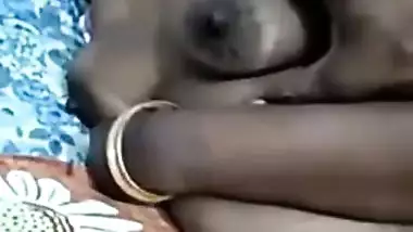 Desi MILF with big XXX tits is fingered by cameraman leaking the video