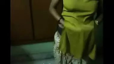 Big Boobs Indian Aunty Meenu Nude Possing her Big Boobs & Ass Mms