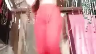 Cute Desi girl strips to show her beautiful XXX body for MMS video