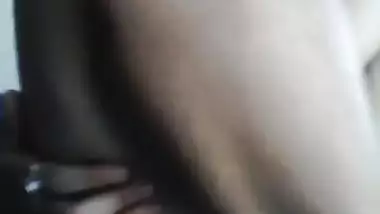 Nappily girl fingering pussy