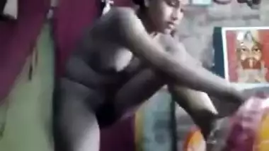 Desi girl dries body with a towel including erogenous XXX zones on camera