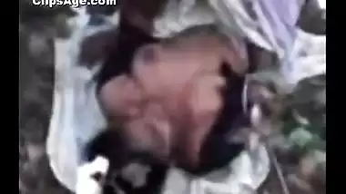 Village lady Neeru from Vellore gettting fucked in forest MMS video