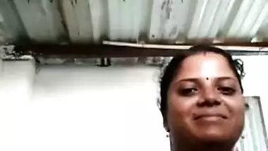 Indian woman ready to get it on and expose her wonderful XXX tits