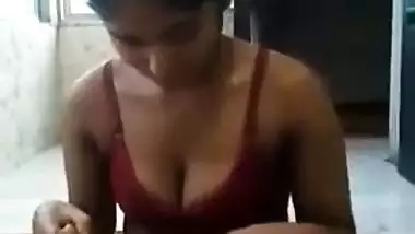 Slim Bangladeshi Bhabhi exposes bush in XXX video for her XXX lover