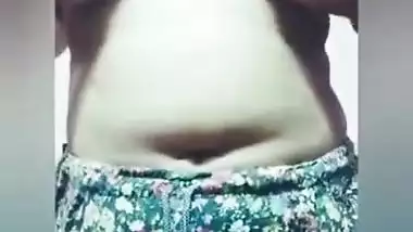 Desi girl's XXX melons are so sexy that she can't stop bragging about them