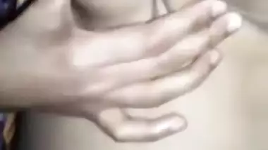 Desi outie pussy and small breasts in close-up MMS video of XXX actress