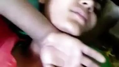 Young Desi girl’s sweet pussy exposed by village lover MMS