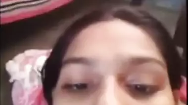 Pretty Desi college girl exposes her tits and shaved cunt on XXX cam