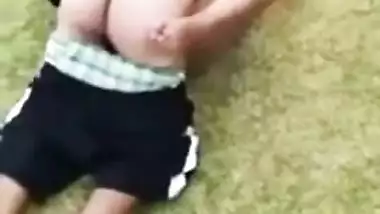 Driver caught lover fucking his wife outdoor in hot Desi mms video