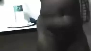 Desi aunty show boob and ass