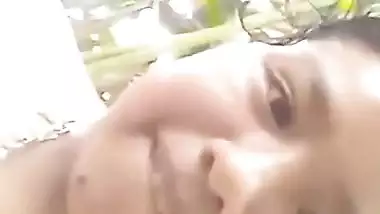 As vezes India brinca com a câmera do celular cacique gosta de ver