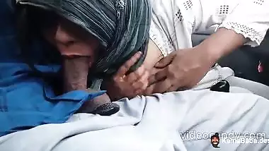 Hijabi lady enjoys desi outdoor sex with her lover
