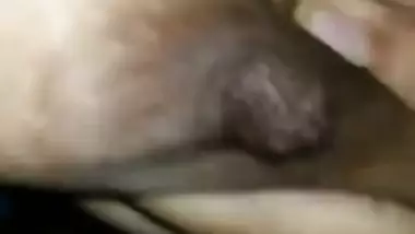 Nude Indian minx fingers XXX peach while recording sex selfie in bath