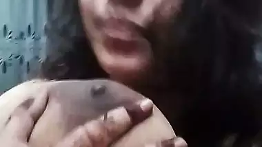 Indian lesbian BBW exposing huge boobs in selfie