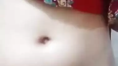 Horny Desi XXX wife displaying her round boobs with puffy nipples