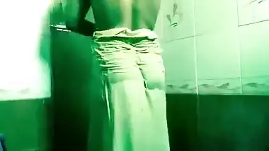 Married guy can jerk off watching porn video where Indian takes a shower