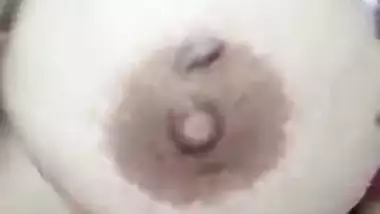 Indian teenage girl showing badi boobs