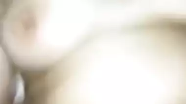 Husband is out but friend fingers muff of Desi MILF to XXX orgasm