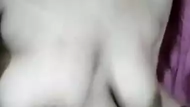 Juicy XXX wife has oral sex with secret Desi lover in close-up MMS