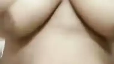 Indian MILF feels her own XXX hooters and gives sex joy to muff