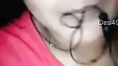 Exclusive- Cute Look Desi Girl Showing Her Boobs And Pussy On Video Call