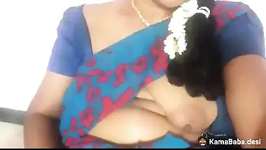 Indian porn of big boob desi aunty fingering in her pussy