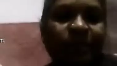 Today Exclusive -desi Aunty Shows Her Boobs To Lover On Video Call Part 2